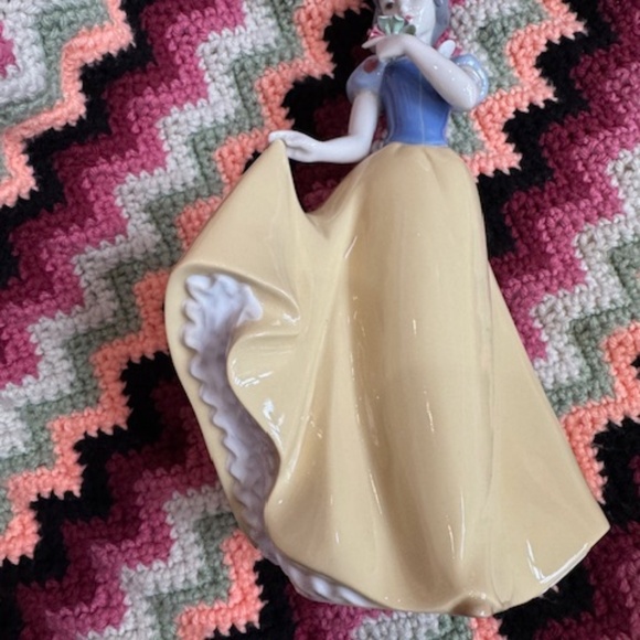 Lladro NAO Snow White Disney Princess Sculpture Figurine - Picture 13 of 16